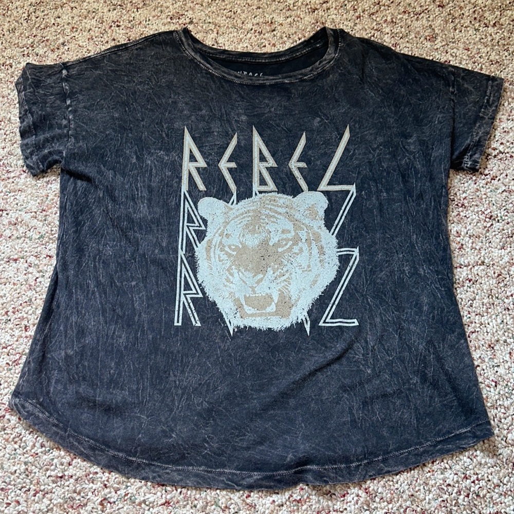 Apricot Lane graphic tee